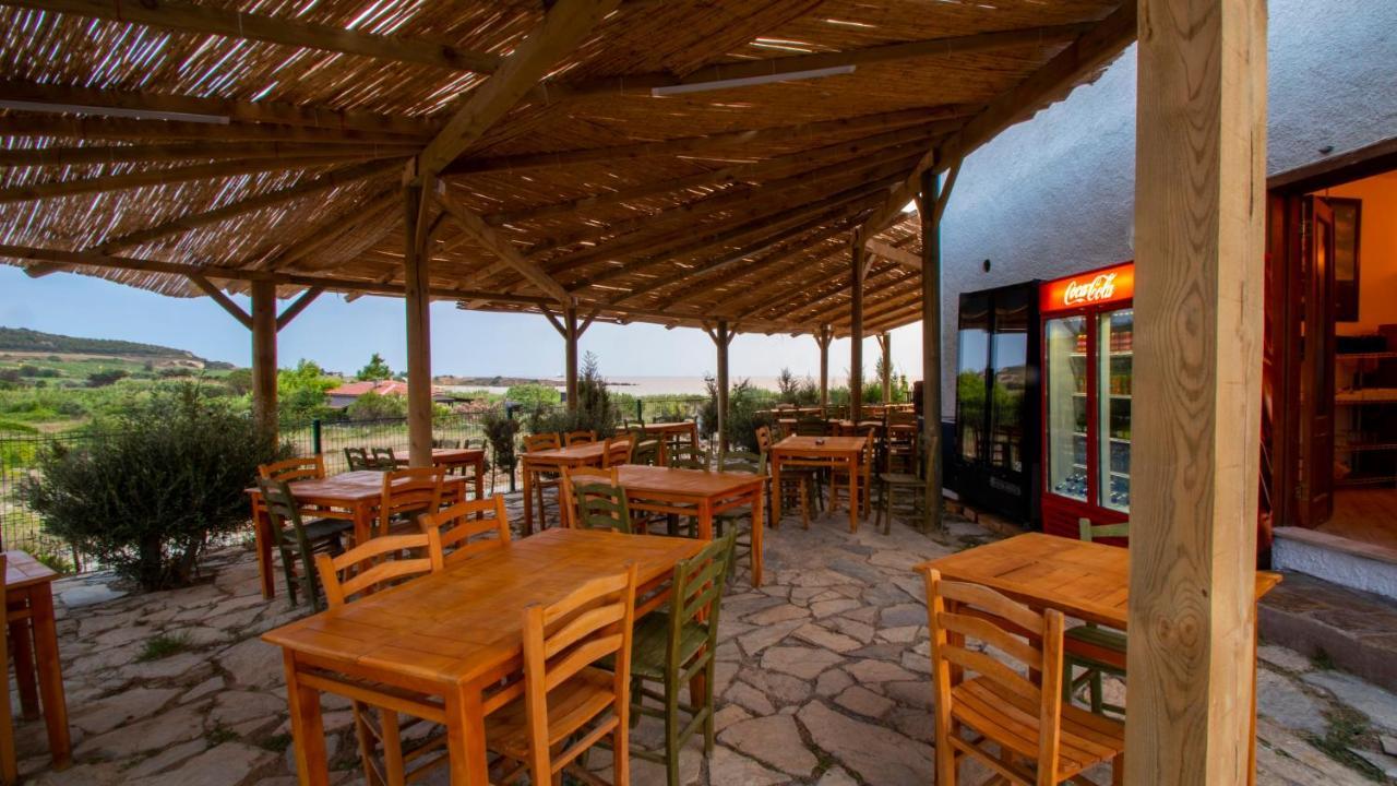 Sukha Inn Hotel & Beach 보즈자아다 외부 사진