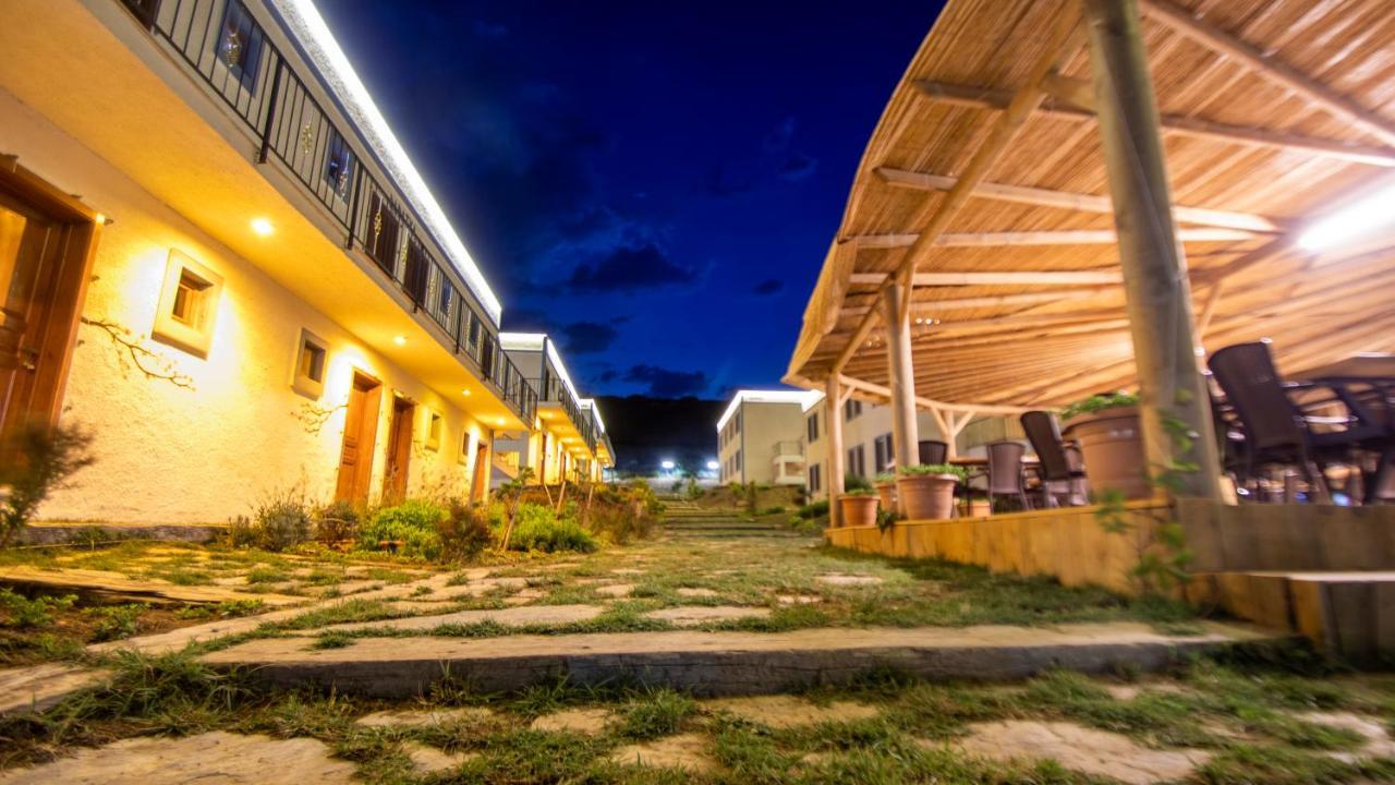 Sukha Inn Hotel & Beach 보즈자아다 외부 사진