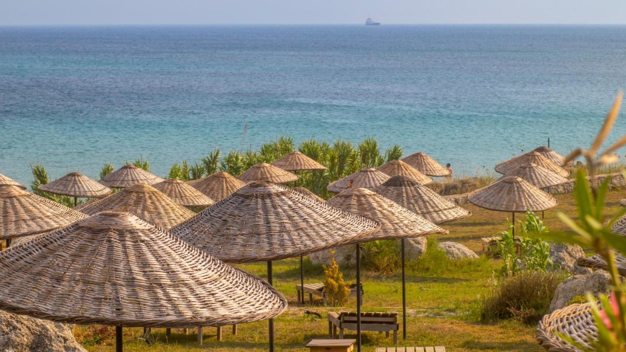 Sukha Inn Hotel & Beach 보즈자아다 외부 사진