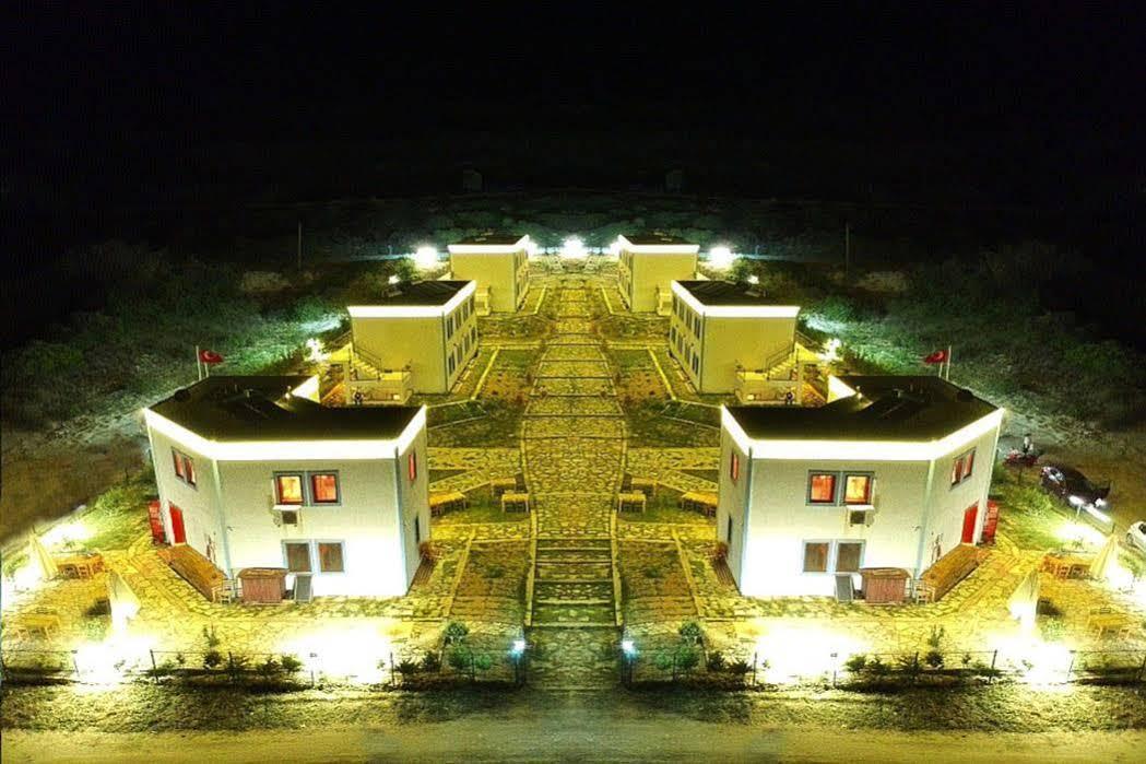 Sukha Inn Hotel & Beach 보즈자아다 외부 사진