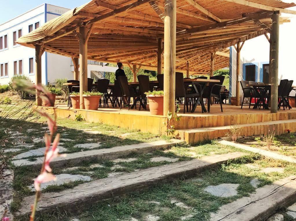 Sukha Inn Hotel & Beach 보즈자아다 외부 사진