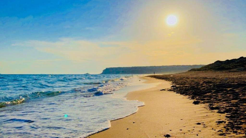 Sukha Inn Hotel & Beach 보즈자아다 외부 사진