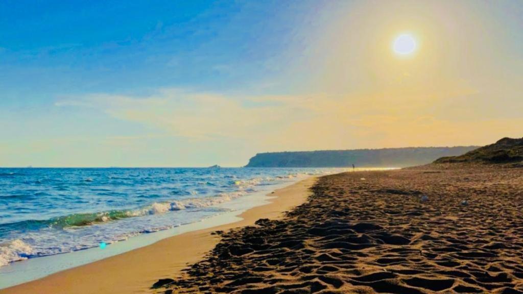 Sukha Inn Hotel & Beach 보즈자아다 외부 사진