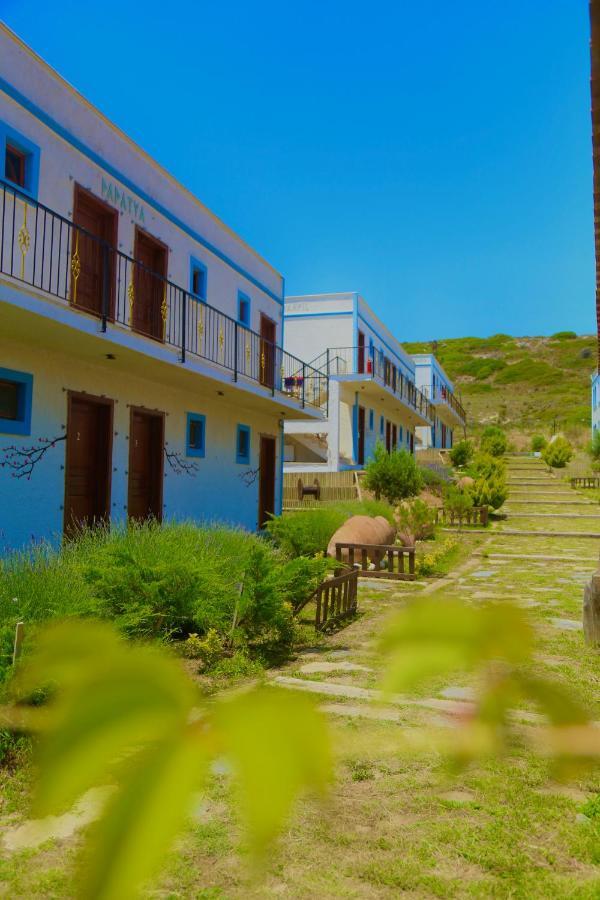 Sukha Inn Hotel & Beach 보즈자아다 외부 사진