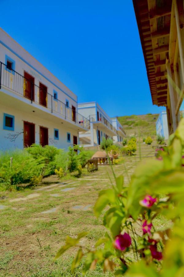 Sukha Inn Hotel & Beach 보즈자아다 외부 사진