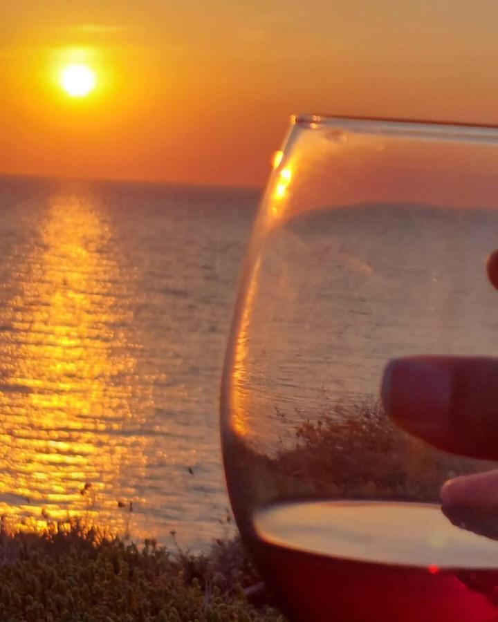 Sukha Inn Hotel & Beach 보즈자아다 외부 사진